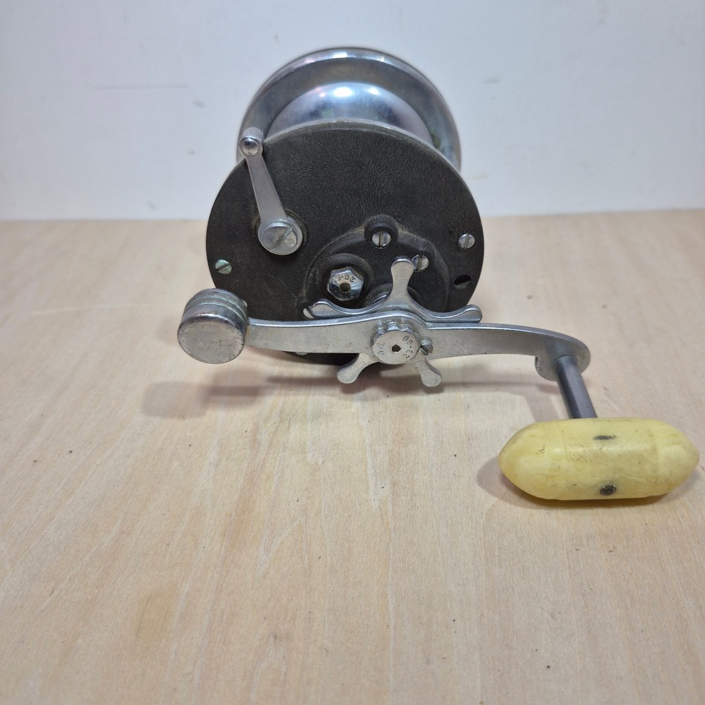 Penn Long Beach 65 Conventional Saltwater Fishing Reel Vintage Star Drag USA